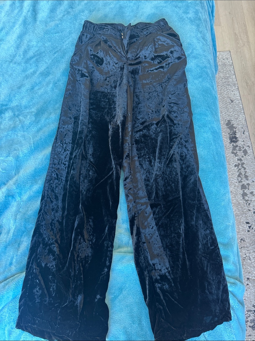 Anthropologie women’s Black Velvet tilda pants